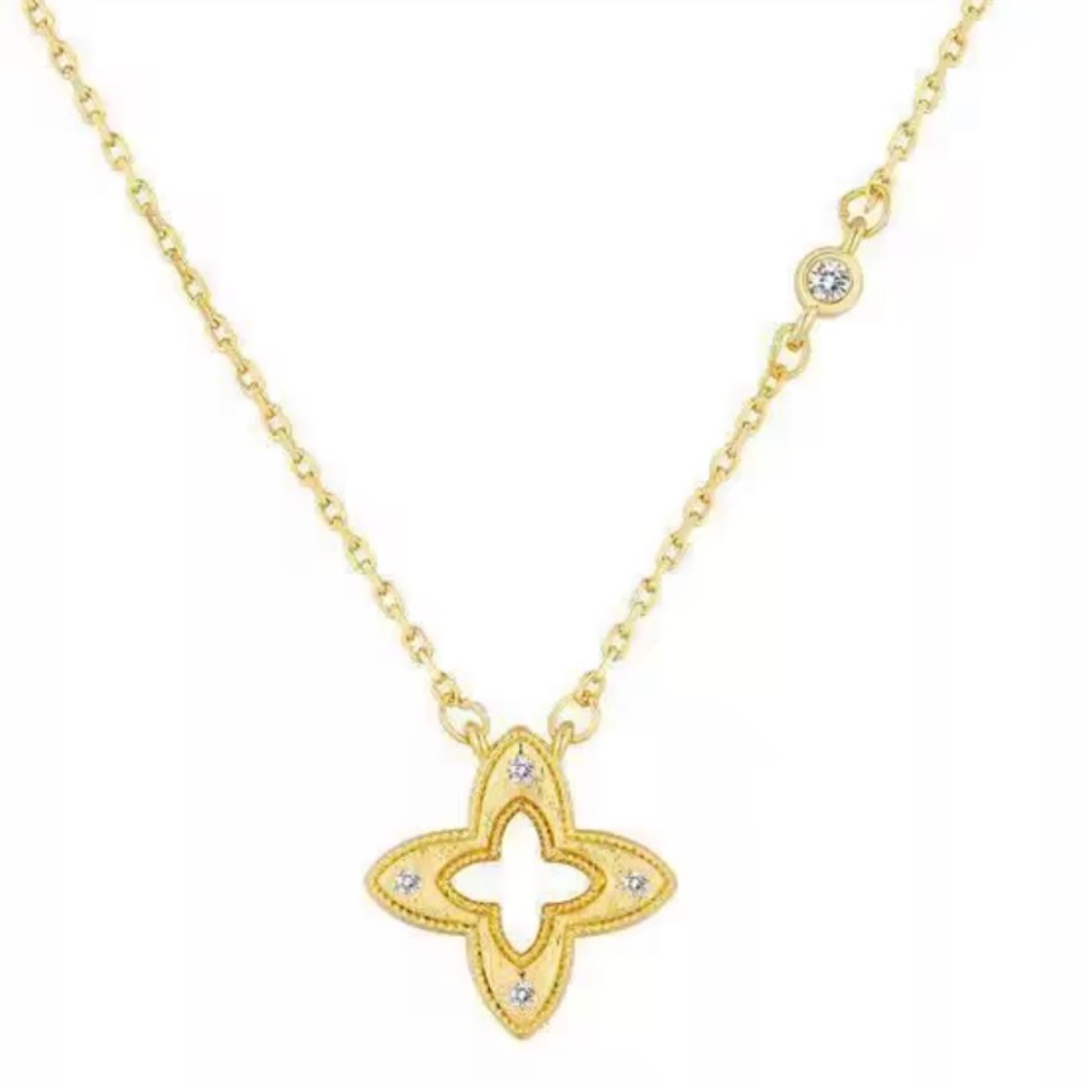 Elegant Gold Pendant Necklace